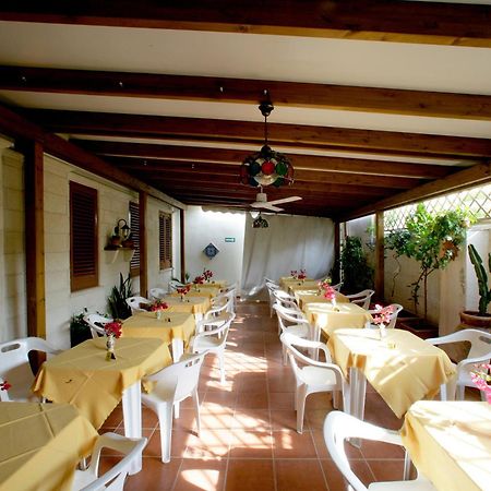 Albergo Bouganville Фавиняна Екстериор снимка