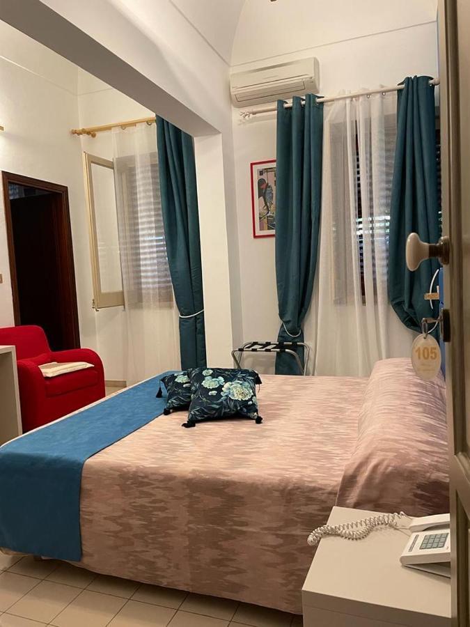 Albergo Bouganville Фавиняна Екстериор снимка