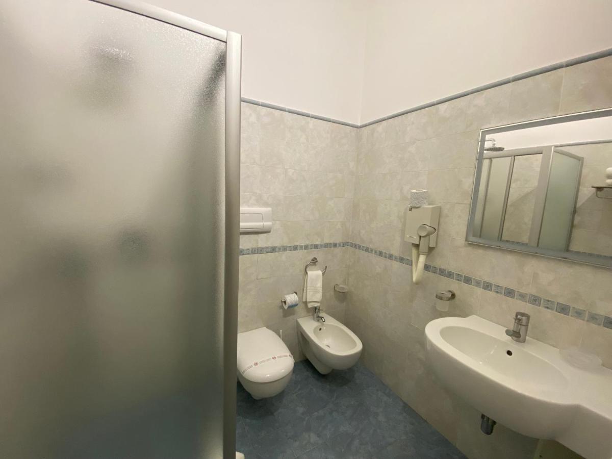 Albergo Bouganville Фавиняна Екстериор снимка