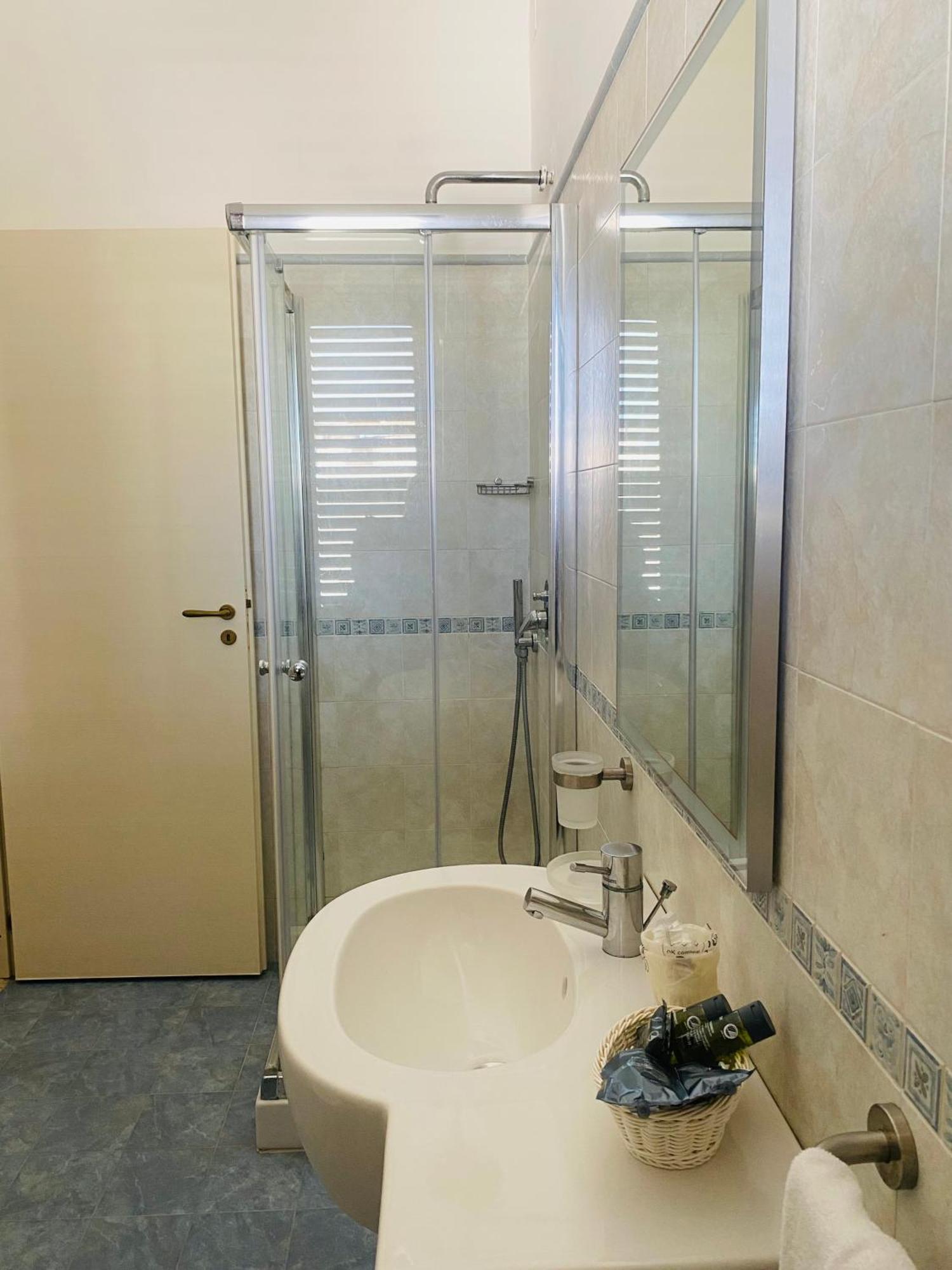 Albergo Bouganville Фавиняна Екстериор снимка
